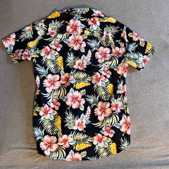 Fashion Wear button down - Picture 2 of 6